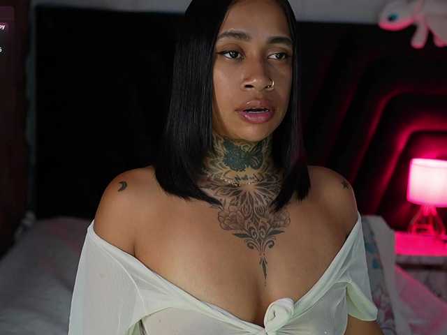 hollyvega live cam on BongaCams
