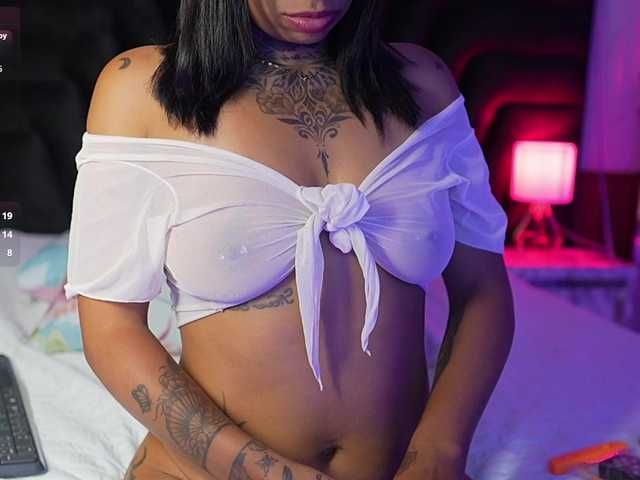 hollyvega