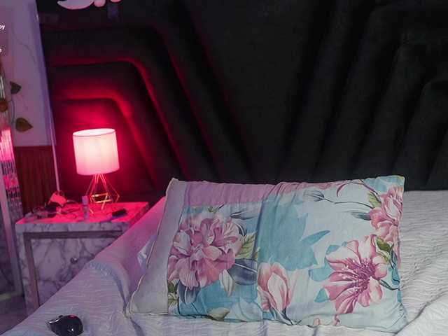 hollyvega live cam on BongaCams