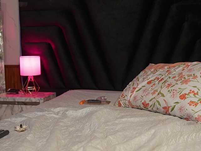 hollyvega live cam on BongaCams