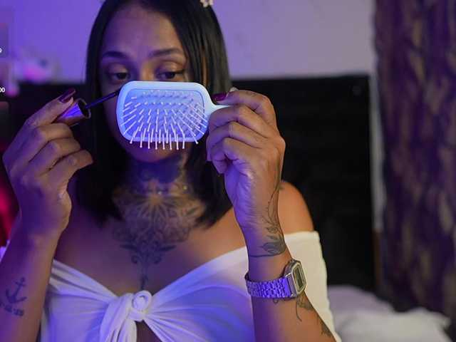 hollyvega live cam on BongaCams