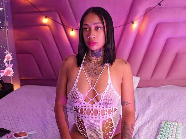 hollyvega live cam on BongaCams