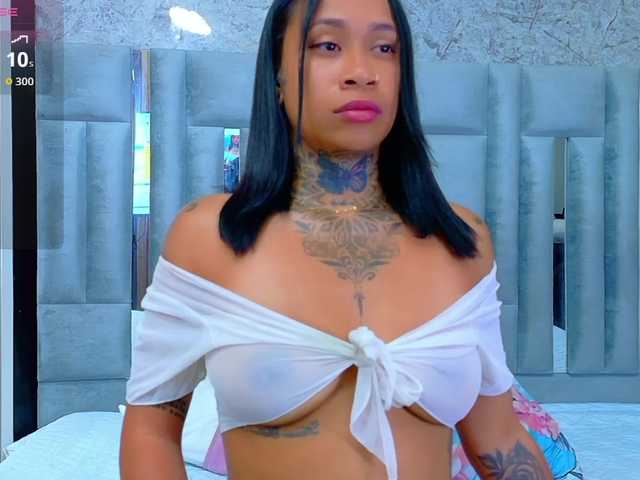 hollyvega live cam on BongaCams