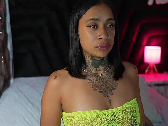 hollyvega live cam on BongaCams