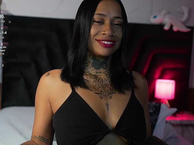 hollyvega live webcam show