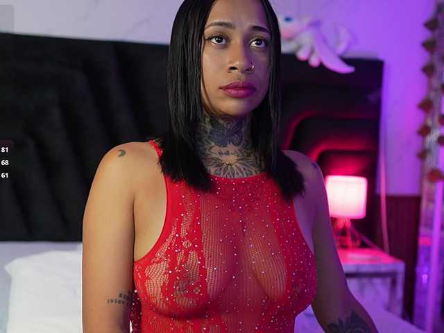 hollyvega live cam on BongaCams