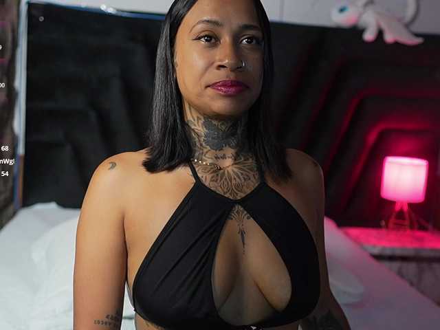 hollyvega live cam on BongaCams