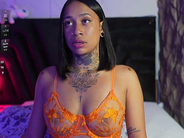 hollyvega live cam on BongaCams