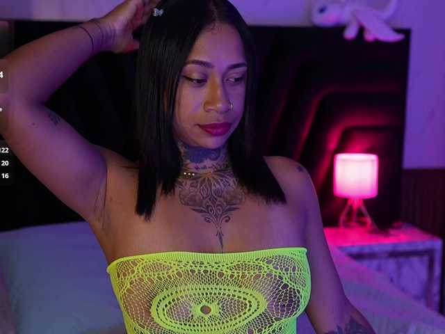 hollyvega live cam on BongaCams