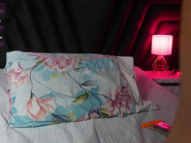 hollyvega live cam preview