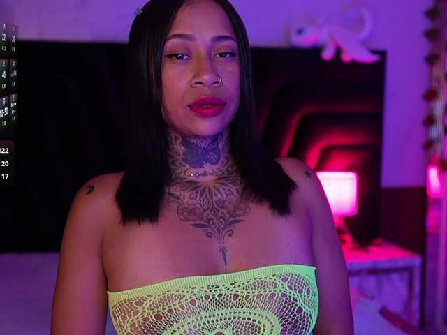 hollyvega live cam on BongaCams