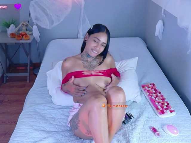 hollyvega live cam on BongaCams