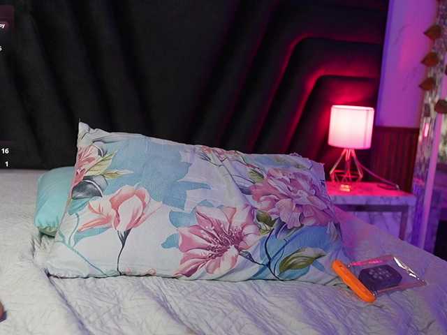 hollyvega live webcam show