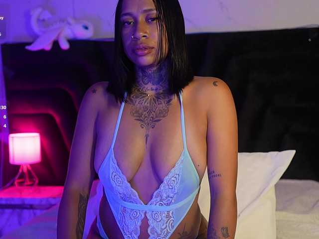 hollyvega live cam on BongaCams