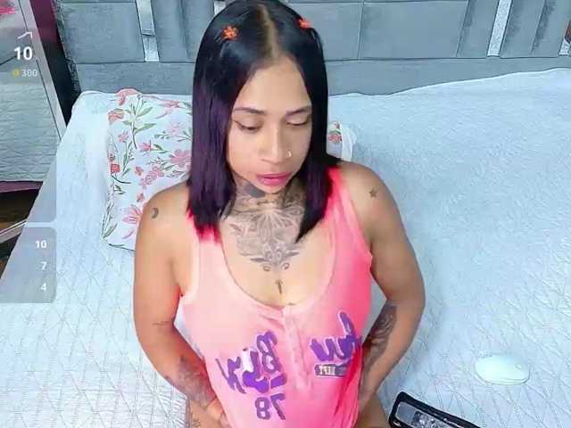 hollyvega live cam on BongaCams
