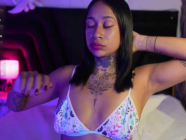 hollyvega live cam on BongaCams