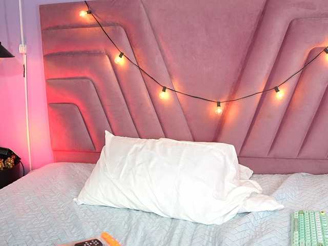 hollyvega live cam on BongaCams