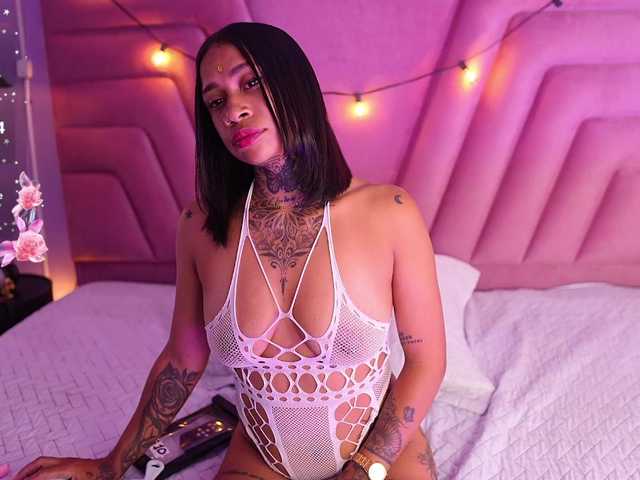 hollyvega live cam on BongaCams