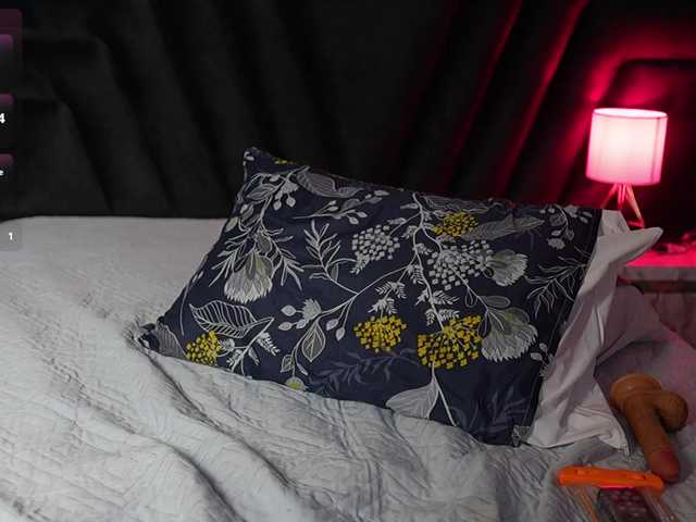 hollyvega live cam on BongaCams