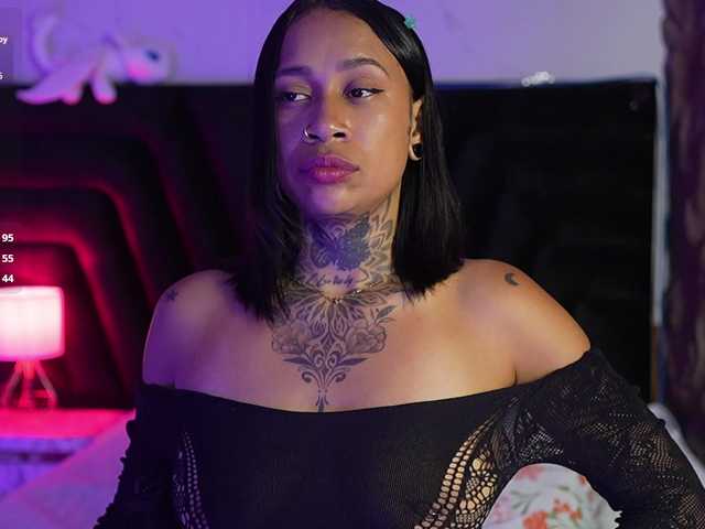 hollyvega live cam
