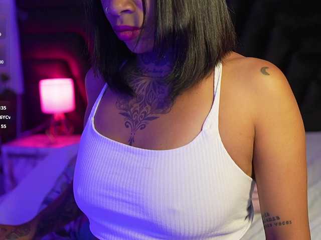 hollyvega live cam on BongaCams