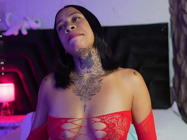 hollyvega live cam on BongaCams