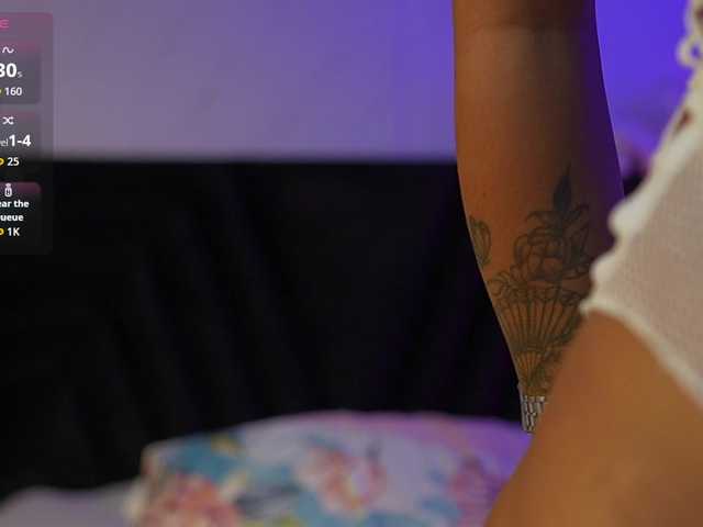 hollyvega live cam on BongaCams