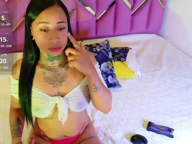 hollyvega live cam on BongaCams