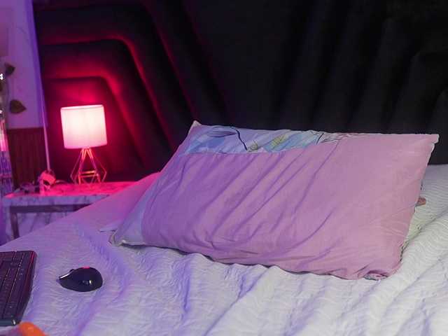 hollyvega live cam on BongaCams