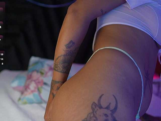 hollyvega live webcam show