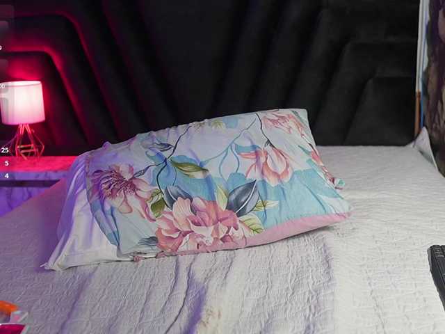 hollyvega live cam on BongaCams