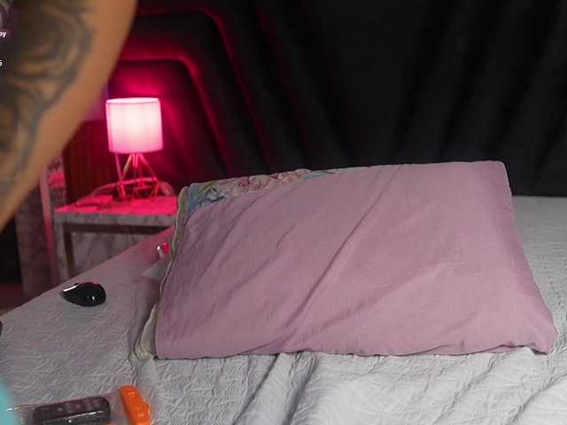 hollyvega live cam on BongaCams