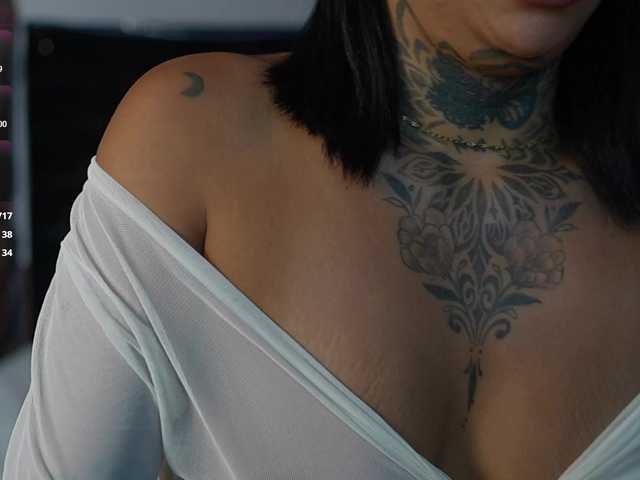 hollyvega
