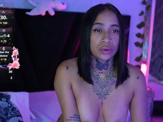 hollyvega live cam on BongaCams