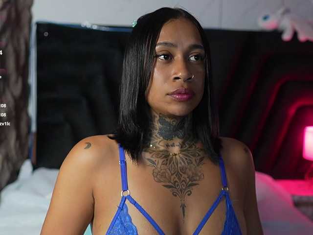 hollyvega live cam on BongaCams