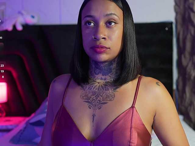 hollyvega live cam on BongaCams