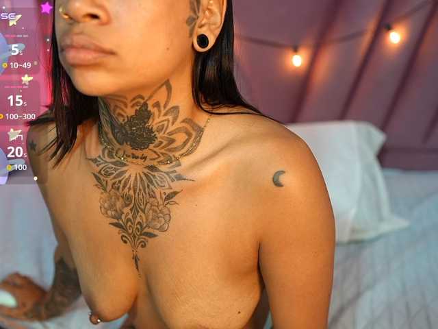 hollyvega live cam preview