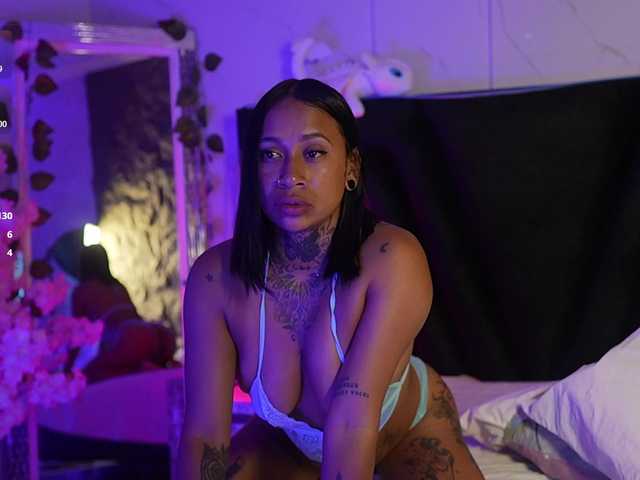 hollyvega live cam on BongaCams