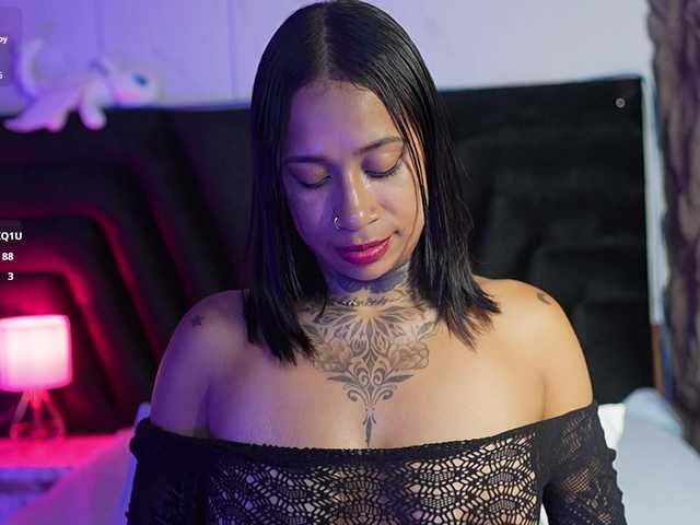 hollyvega