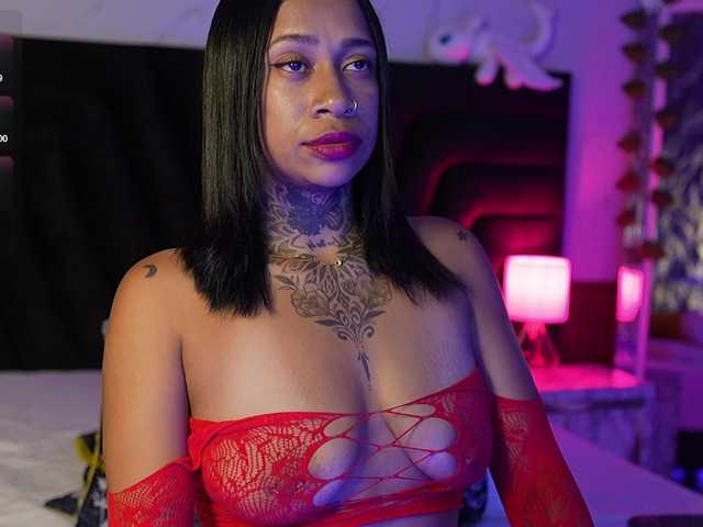 hollyvega live cam on BongaCams