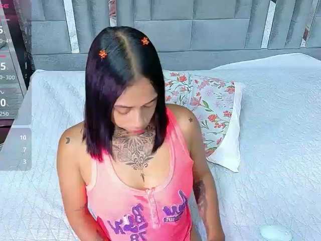 hollyvega live cam preview