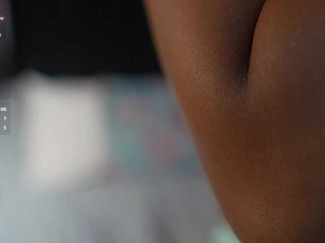hollyvega live cam on BongaCams