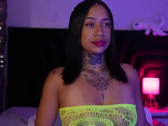 hollyvega live cam on BongaCams