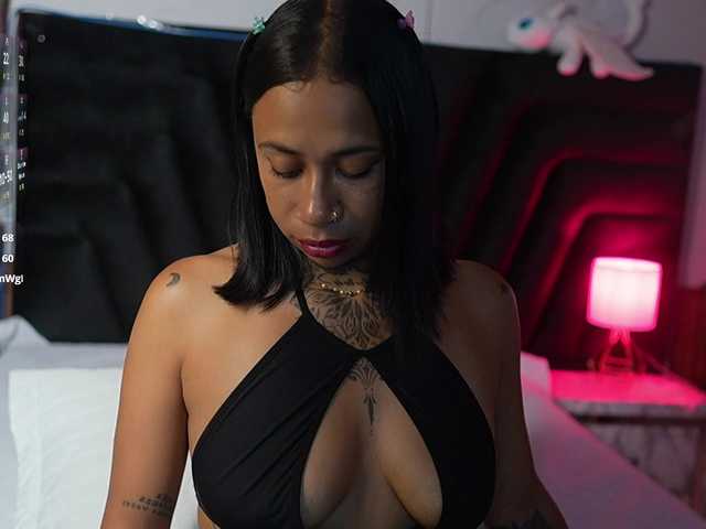 hollyvega live cam on BongaCams