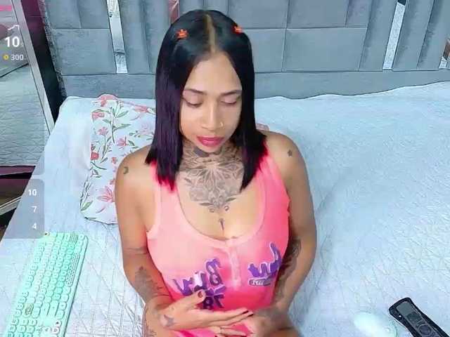 hollyvega live cam on BongaCams