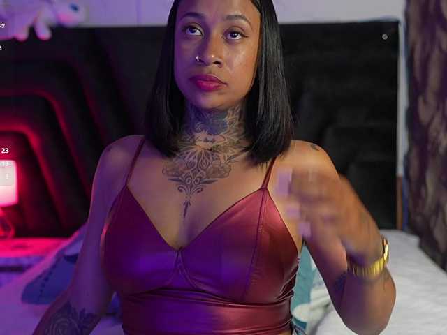 hollyvega live cam on BongaCams