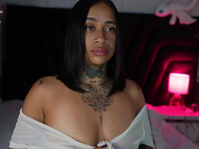 hollyvega
