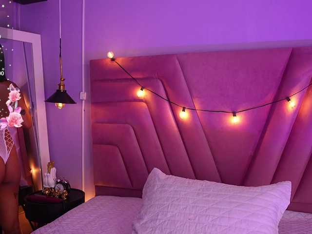 hollyvega live cam on BongaCams