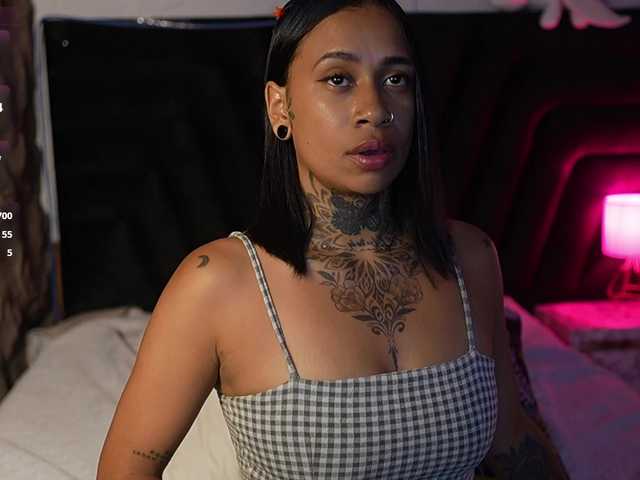 hollyvega live cam on BongaCams