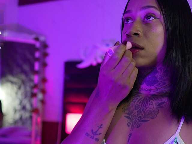 hollyvega live cam on BongaCams
